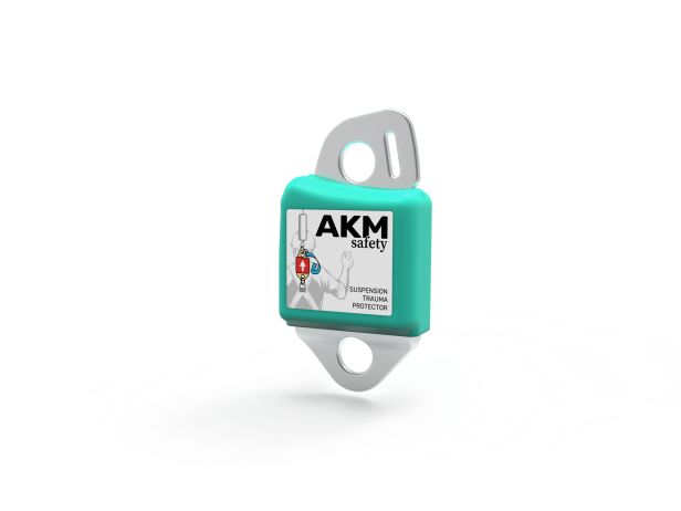 Der AKM-Safety Suspension Trauma Protector sieht aus wie die Schnalle eines Autogurtes in türkis. Oben und unten ragen metallene Ösen hervor, wodurch die Sicherheitsseile gewunden werden.