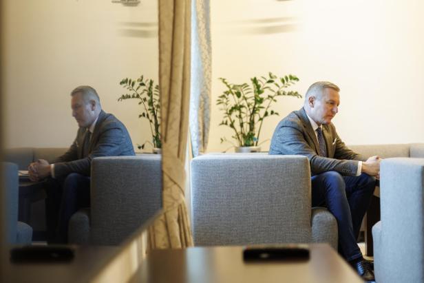 Mario Kunasek in seinem Büro