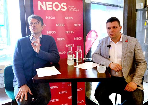 Gemeinderat und NEOS Graz-Fraktionsvorsitzender Philipp Pointner (l.) und Alexis Pascuttini, Gründer und Klubchef des Korruptionsfreien Gemeinderatsklubs (KFG), am Donnerstag, 09. April 2026, im Rahmen eines Pressegesprächs der NEOS Graz zum Thema "Präsentation von Listenplatz 1 und 3 erste inhaltliche Schwerpunkte" in Graz. - FOTO: APA/INGRID KORNBERGER