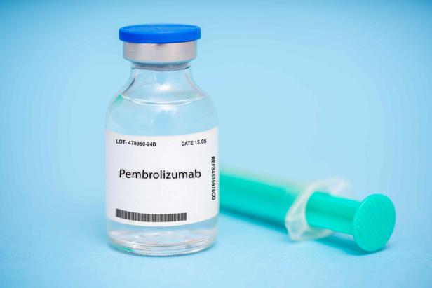 Medikamentenfläschchen mit der Aufschrift „Pembrolizumab“