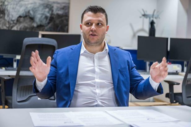 Alexis Pascuttini in seinem Büro in Graz
