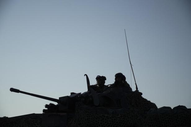 Soldaten auf einem Panzer