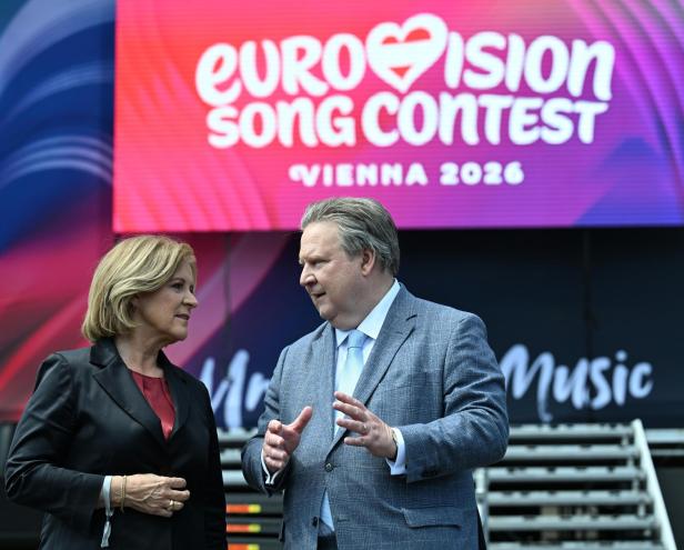 ORF-Generaldirektorin Ingrid Thurnher und Wiens Bürgermeister Michael Ludwig (SPÖ) am Freitag, 8. Mai 2026, anl. einer Besichtigung des „Eurovision Village“ am Rathausplatz in Wien.