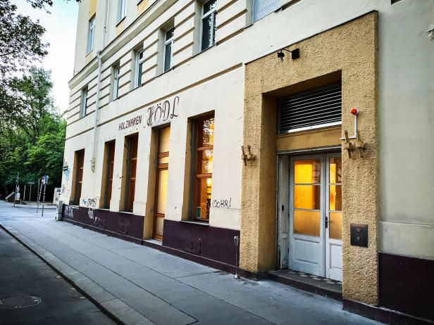 Das Bild zeigt das Restaurant Donauhof von außen