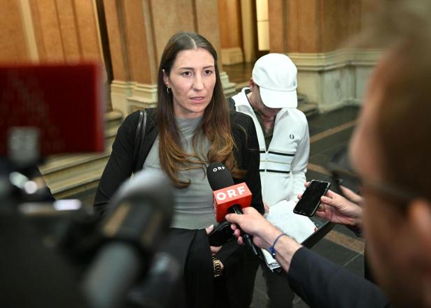 Egisto Otts Anwältin Anna Mair gibt ein Interview