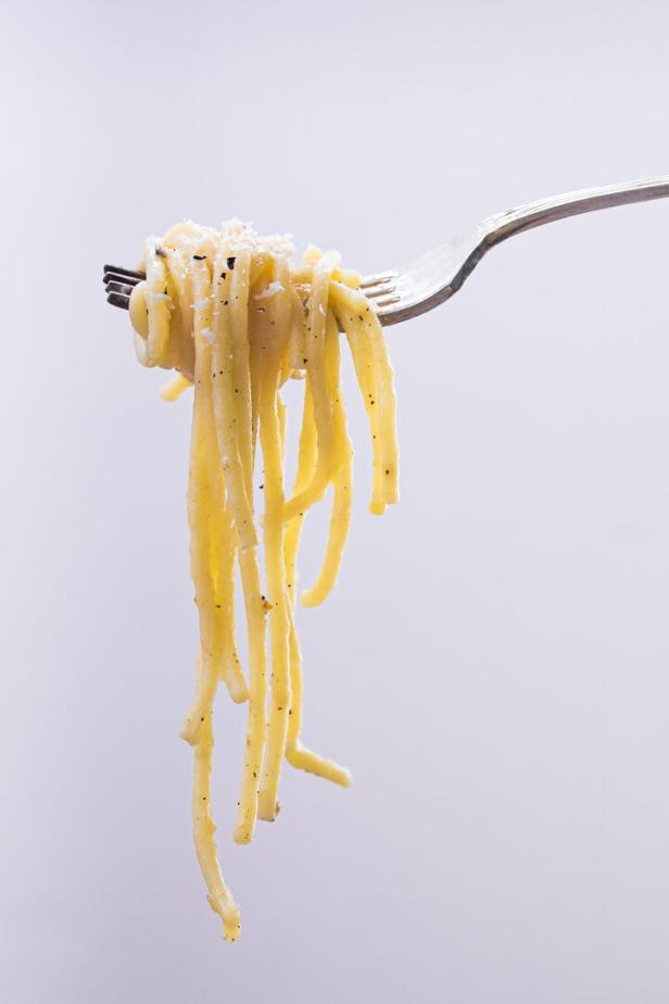 Isolated,Fork,With,A,Portion,Of,Cacio,E,Pepe,Spaghetti