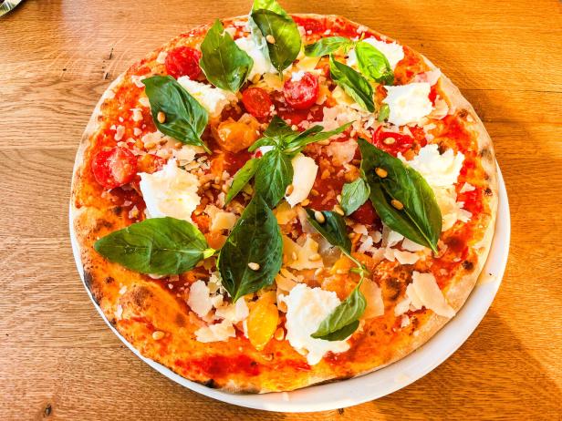 Das Bild zeigt die nach dem Betriebsleiter Dominik benannten Pizza