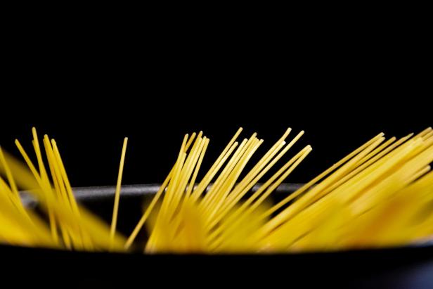Spaghetti in einem Kochtopf