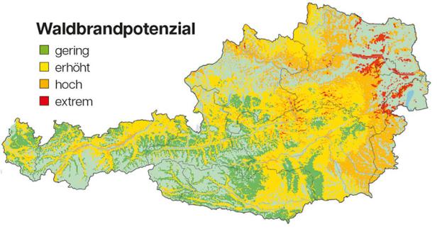 Karte des Waldbrandpotenzials in Österreich: große Teile des Landes sind gelb (erhöhte Waldbrandgefahr), In Nordostösterreich (Nähe Wien und Burgenland) sieht man mehrere Regionen in rot (extreme Waldbrandgefahr).