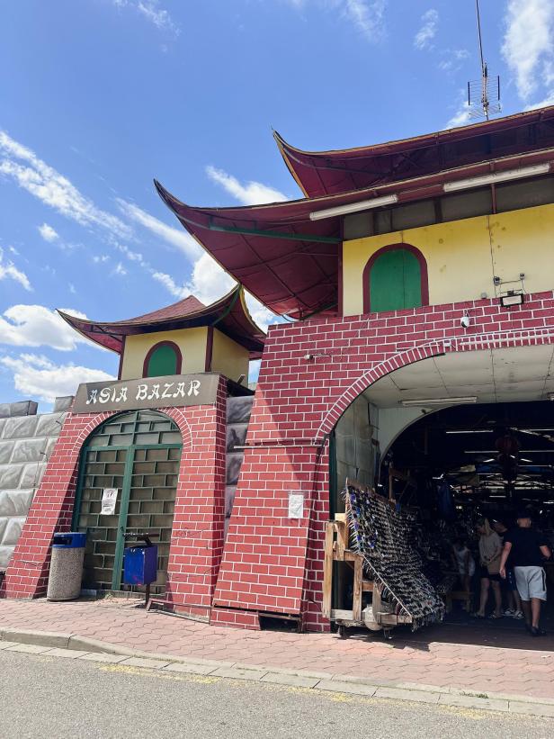 Der Asia-Bazar in der Excalibur City, wo die gefälschte Markenware verkauft wird.