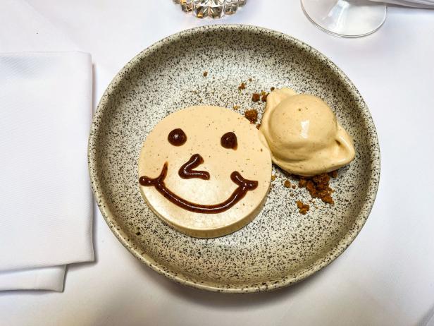 Das Bild zeigt ein Earl Grey Panna Cotta