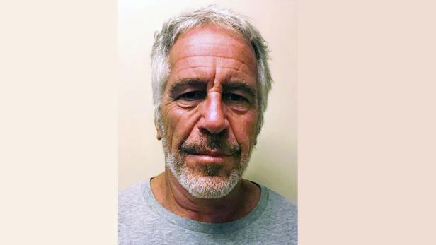 Jeffrey Epstein nach seiner Verhaftung Jeffrey Epstein nach seiner Verhaftung