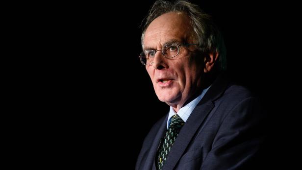 Unterstützt die Idee zur Rückkehr zum "Imperial System": Tory-Parlamentarier Peter Bone. Unterstützt die Idee zur Rückkehr zum "Imperial System": Tory-Parlamentarier Peter Bone.