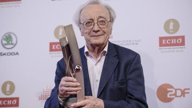 Alfred Brendel bei der Echo-Verleihung 2016, bei der er den "ECHO Klassik" für sein Lebenswerk erhielt Alfred Brendel bei der Echo-Verleihung 2016, bei der er den "ECHO Klassik" für sein Lebenswerk erhielt