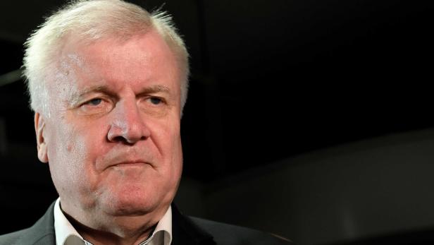 Bleibt oder geht der deutsche Innenminister Horst Seehofer (CSU)? Bleibt oder geht der deutsche Innenminister Horst Seehofer (CSU)?