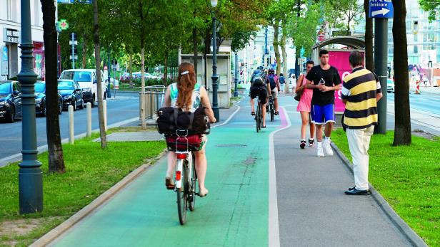 AUGEN AUF: Konflikte zwischen Bikern und Fußgängern sind auf geteilten Wegen vorprogrammiert. 