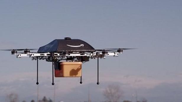 Amazon möchte künftig auch per Drohne ausliefern. Amazon möchte künftig auch per Drohne ausliefern.