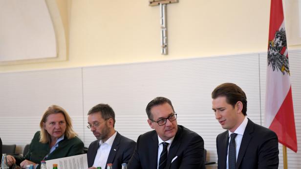 Außenministerin Karin Kneissl (FPÖ), Innenminister Herbert Kickl (FPÖ), Vizekanzler Heinz Christian Strache (FPÖ) und Bundeskanzler Sebastian Kurz (ÖVP)