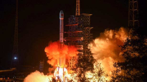 Die Rakete, mit der "Chang'e 4" in die Mondumlaufbahn befördert wurde Die Rakete, mit der "Chang'e 4" in die Mondumlaufbahn befördert wurde
