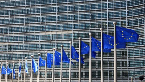  Die Europäischen Kommission in Brüssel hat Schutzzölle als Antwort auf US-Präsident Trumps Aussagen angekündigt