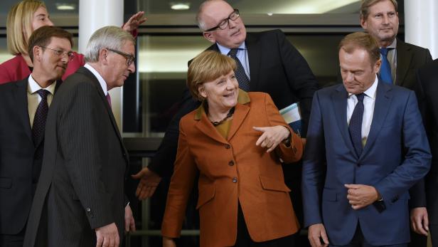 Federica Mogherini, Frans Timmermans, Johannes Hahn, Miro Cerar, Jean-Claude Juncker, Angela Merkel und Donald Tusk in Brüssel. Federica Mogherini, Frans Timmermans, Johannes Hahn, Miro Cerar, Jean-Claude Juncker, Angela Merkel und Donald Tusk in Brüssel.