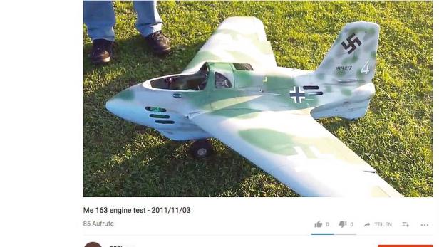 Testflug: Die Videos mit dem Modellflugzeug  ME 163 mit Hakenkreuz auf YouTube.