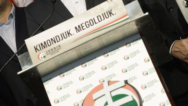 Der Vorsitzende der ungarischen rechtspopulistischen Partei JOBBIK, Gabor Vona. (links) Der Vorsitzende der ungarischen rechtspopulistischen Partei JOBBIK, Gabor Vona. (links)