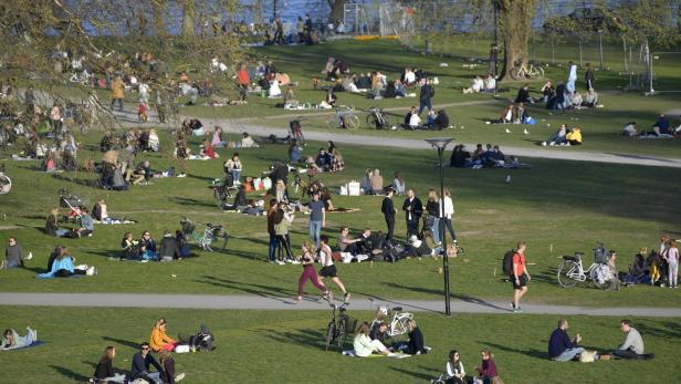 EMPFEHLUNGEN STATT ANWEISUNGEN: Schwedische Bürger bei Outdoor-Aktivitäten während der Pandemie EMPFEHLUNGEN STATT ANWEISUNGEN: Schwedische Bürger bei Outdoor-Aktivitäten während der Pandemie