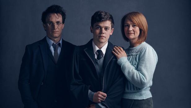 Harry Potter (Jamie Parker, l.) mit Albus und Ginny Potter.