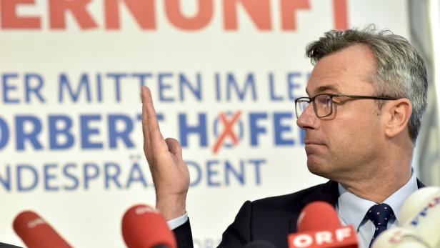 FPÖ-Präsidentschaftskandidat Norbert Hofer bei der Präsentation aktueller Plakate für die Stichwahl in Wien.
