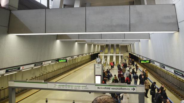 Der französische Transportkonzern Alstom soll im Gegenzug den Zuschlag für die Lieferung von U-Bahn-Zügen bekommen haben. 