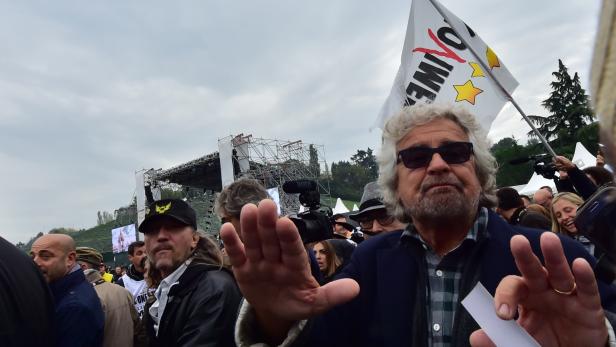 Beppe Grillo: Der Ex-Komiker und Oppositionspolitiker will das Verfassungsreferendum durch eine Klage verhindern. Beppe Grillo: Der Ex-Komiker und Oppositionspolitiker will das Verfassungsreferendum durch eine Klage verhindern.