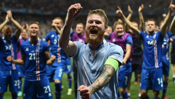 ISLAND JUBELT: Leidenschaft und Unberechenbarkeit sind dem Fußball noch nicht ganz abhandengekommen. ISLAND JUBELT: Leidenschaft und Unberechenbarkeit sind dem Fußball noch nicht ganz abhandengekommen.