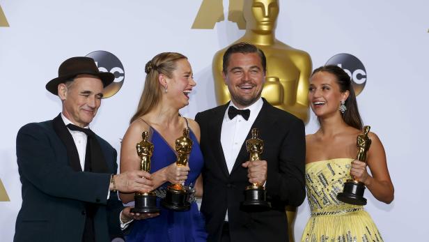 Die großen Gewinner aus 2016. Mark Rylance (Bester Nebendarsteller), Brie Larson (Beste Hauptdarstellerin), Leonardo DiCaprio (Bester Hauptdarsteller) und Alicia Vikander (Beste Nebendarstellerin).