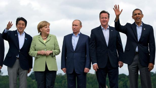 Der japanische Ministerpräsident Shinzo Abe (l-r), Bundeskanzlerin Angela Merkel (CDU), der russische Präsident Wladimir Putin, der ehemalige britische Ministerpräsident David Cameron und US-Präsident Barack Obama.