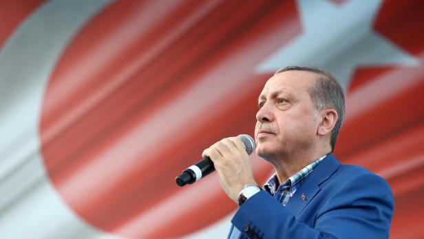 Der türkische Staatspräsident Recep Tayyip Erdogan macht Jagd auf die Anhänger von Fetullah Gülen.