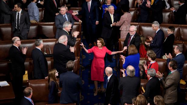Sprecherin des US-Repräsentantenhauses Nancy Pelosi in der Mitte.