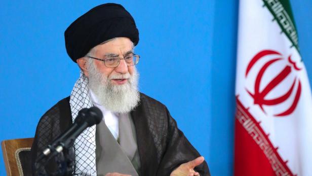 Khamenei sieht - im Gegensatz zu Staatspräsident Rohani - einen "Kampf gegen den Großen Satan".