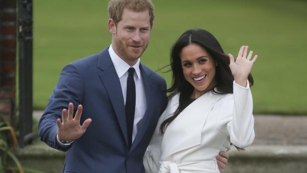 Prinz Harry und Meghan Markle im Kensington Palace, kurz nach Bekanntgabe ihrer Verlobung. Prinz Harry und Meghan Markle im Kensington Palace, kurz nach Bekanntgabe ihrer Verlobung.
