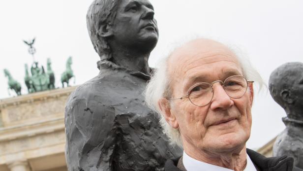 John Shipton: Hoffnung auf ein EU-Land, das WikiLeaks-Gründer Julian Assange Asyl gewährt. John Shipton: Hoffnung auf ein EU-Land, das WikiLeaks-Gründer Julian Assange Asyl gewährt.