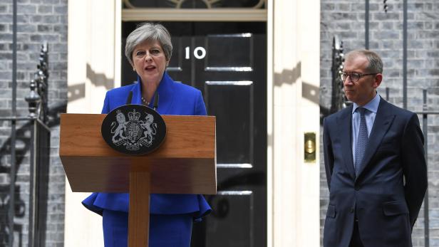 Theresa May bei einer Ansprache vor dem Regierungssitz in der Downing Street. Theresa May bei einer Ansprache vor dem Regierungssitz in der Downing Street.