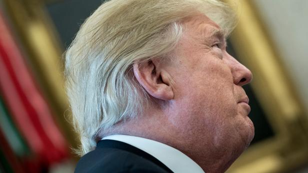 "Die Fake-News Medien (die fehlerhaften @nytimes, @NBCNews, @ABC, @CBS, @CNN) sind nicht mein Feind, sondern der Feind des amerikanischen Volkes!" "Die Fake-News Medien (die fehlerhaften @nytimes, @NBCNews, @ABC, @CBS, @CNN) sind nicht mein Feind, sondern der Feind des amerikanischen Volkes!"