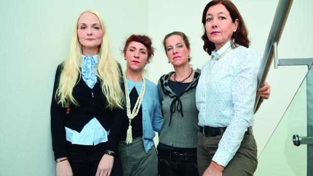 Manuela Dumfart, Mona Somm, Julia Oesch und Bettine Kampp (von links nach rechts)