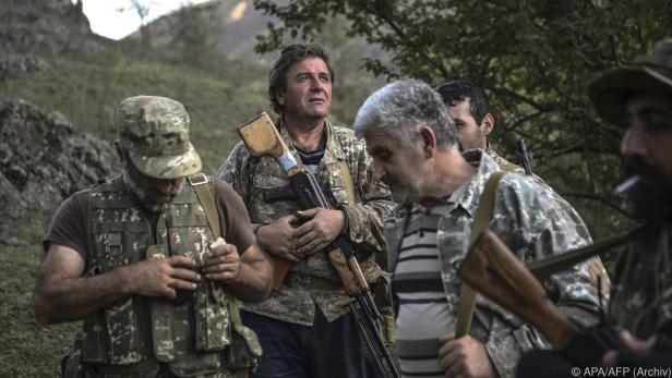 Freiwillige Kämpfer im wieder aufgeflammten Konflikt um Berg-Karabach