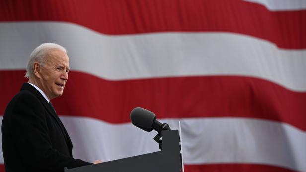 FILES-US-POLITICS-INAUGURATION-ORDERS