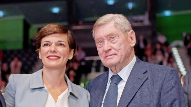 SPÖ-Vorsitzende Pamela Rendi-Wagner und der frühere SPÖ-Finanzminister unter Bruno Kreisky, Hannes Androsch, 2018 beim Landesparteitag der SPÖ Niederösterreich.