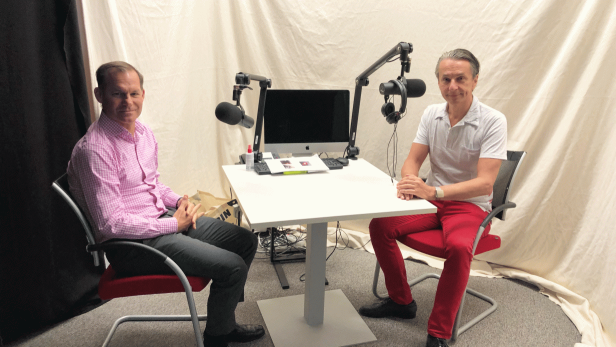 Christian Rainer und Gernot Bauer im Podcast-Studio