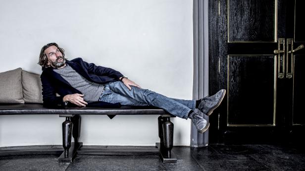 Frédéric Beigbeder bei einem Fotoshooting 2018 in Paris Frédéric Beigbeder bei einem Fotoshooting 2018 in Paris