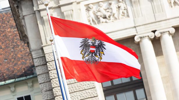 Österreichische Flagge am Nationalfeiertag
