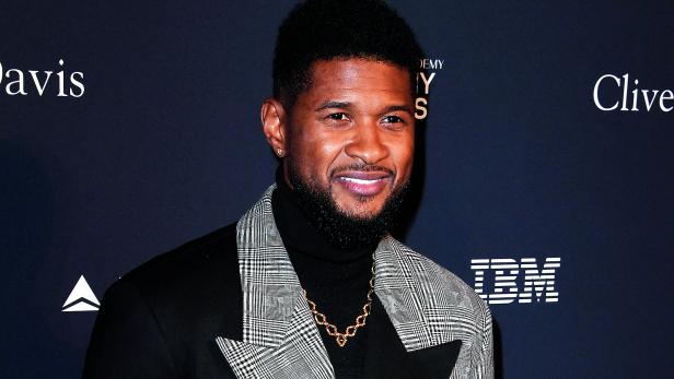 Usher im Award-Outfit